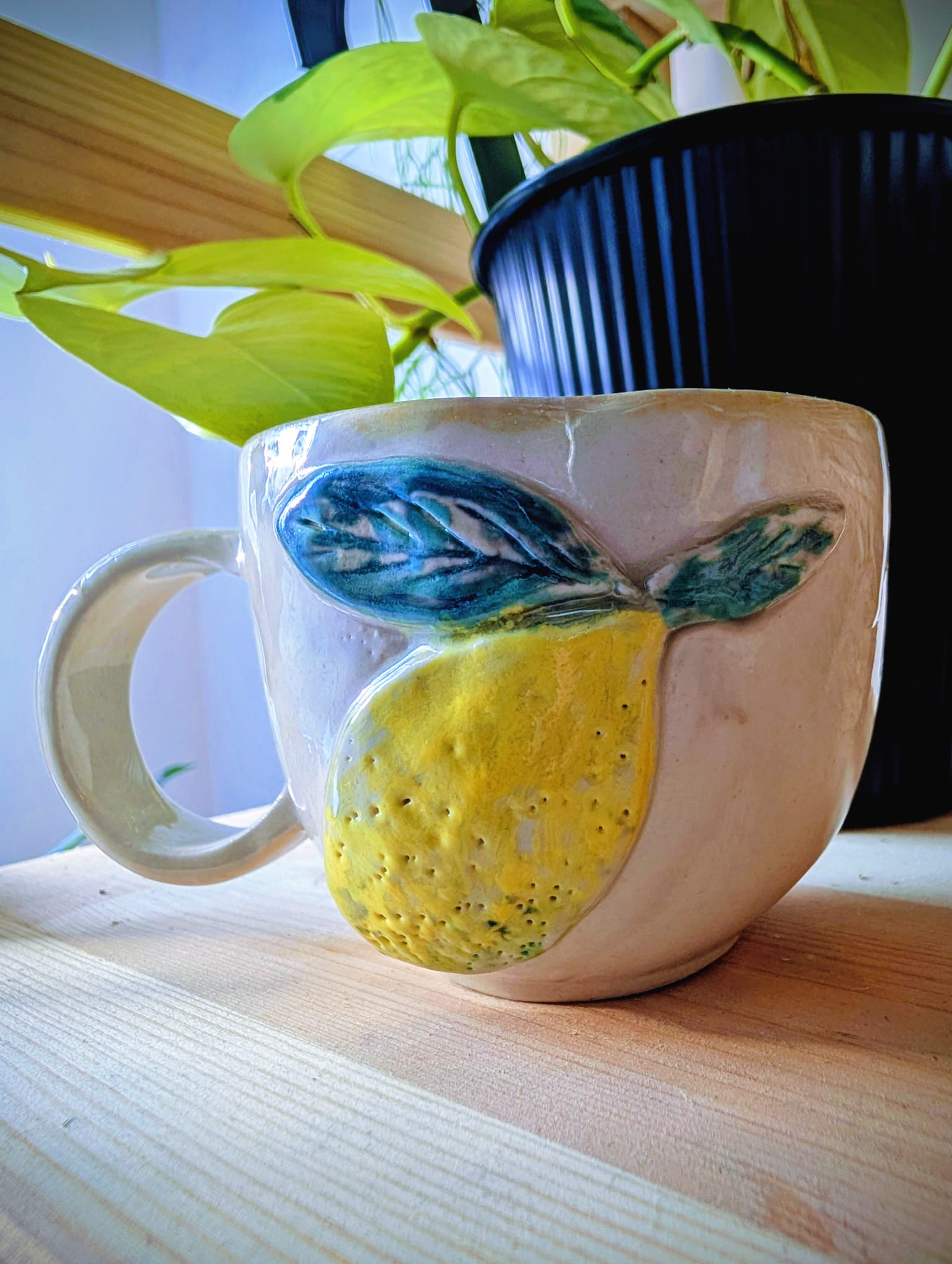 Kubek z cytryną - szczegół malunku